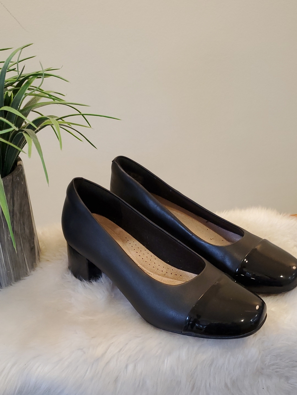 Clarks Marylyn Sara Black Mid Block Heel Pump with Patent Cap Toe